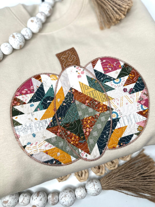Quilted Harvest Pumpkin Appliqué Crewneck – Cozy Fall Sweatshirt